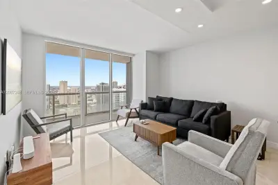 50 Biscayne Blvd #4405, Miami: photo 1 of 34