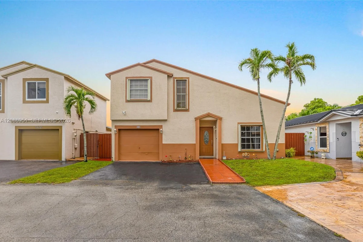 6746 NW 199th St, Hialeah: photo 1 of 28