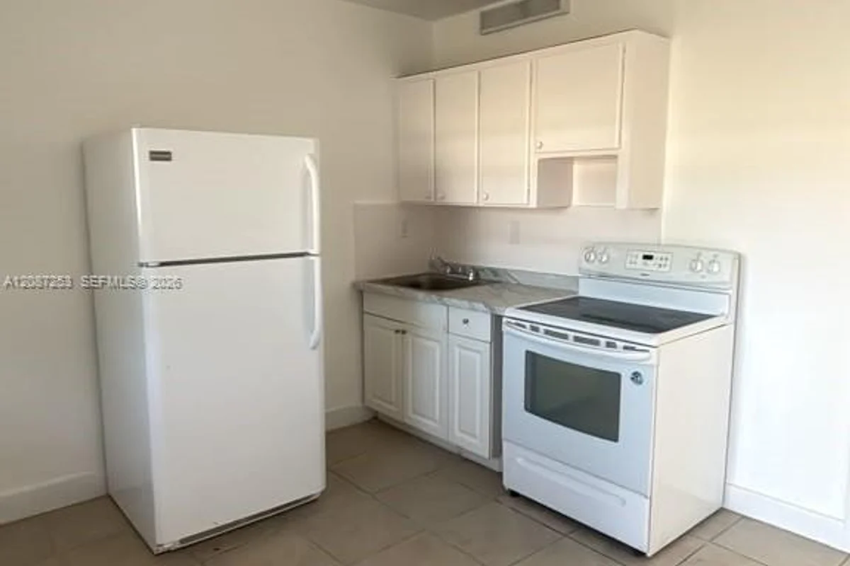 8450 NE Miami Ct #5, Miami: photo 1 of 6