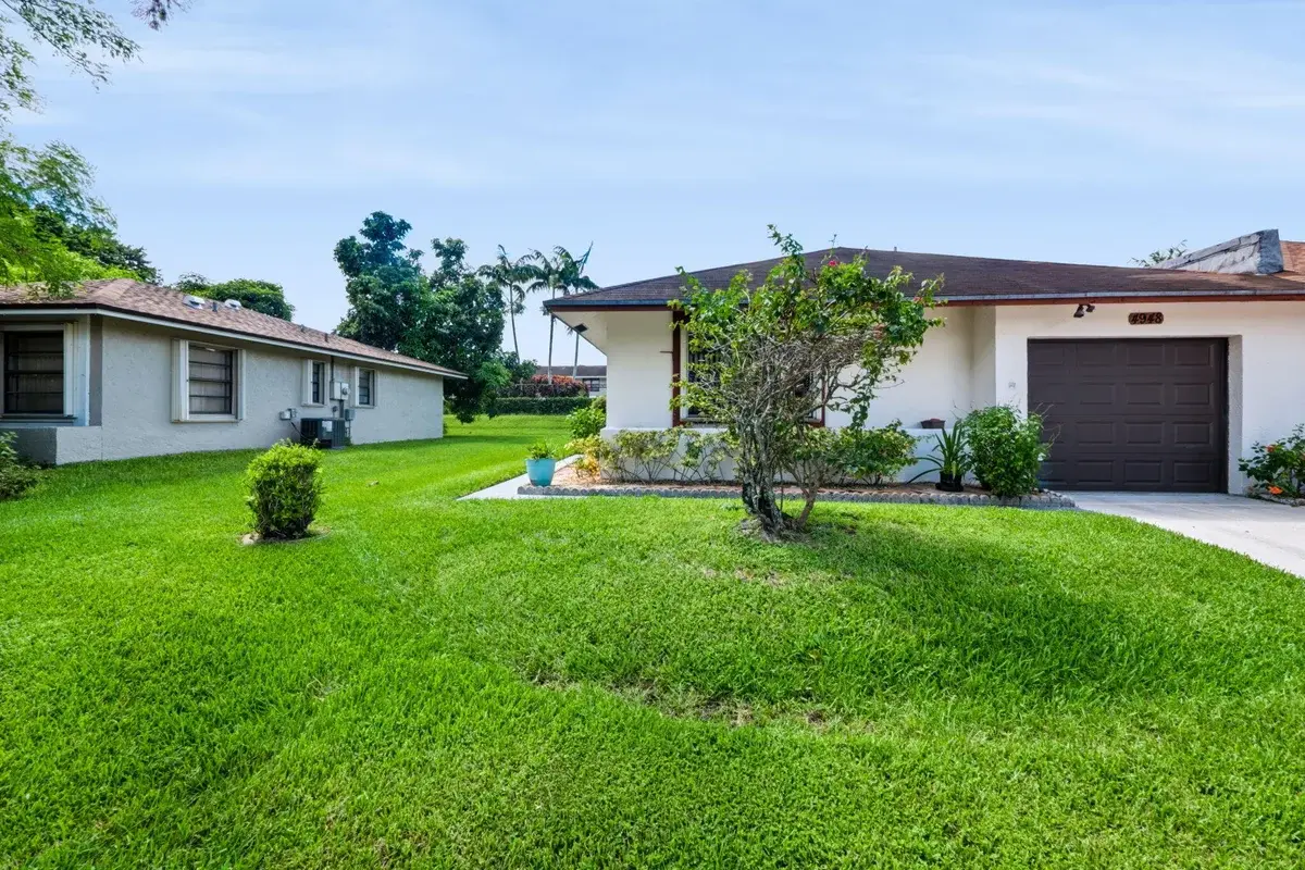 4948 Regina Ct, West Palm Beach: photo 1 of 17