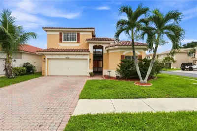 12103 NW 47th Manor, Coral Springs: photo 1 of 61