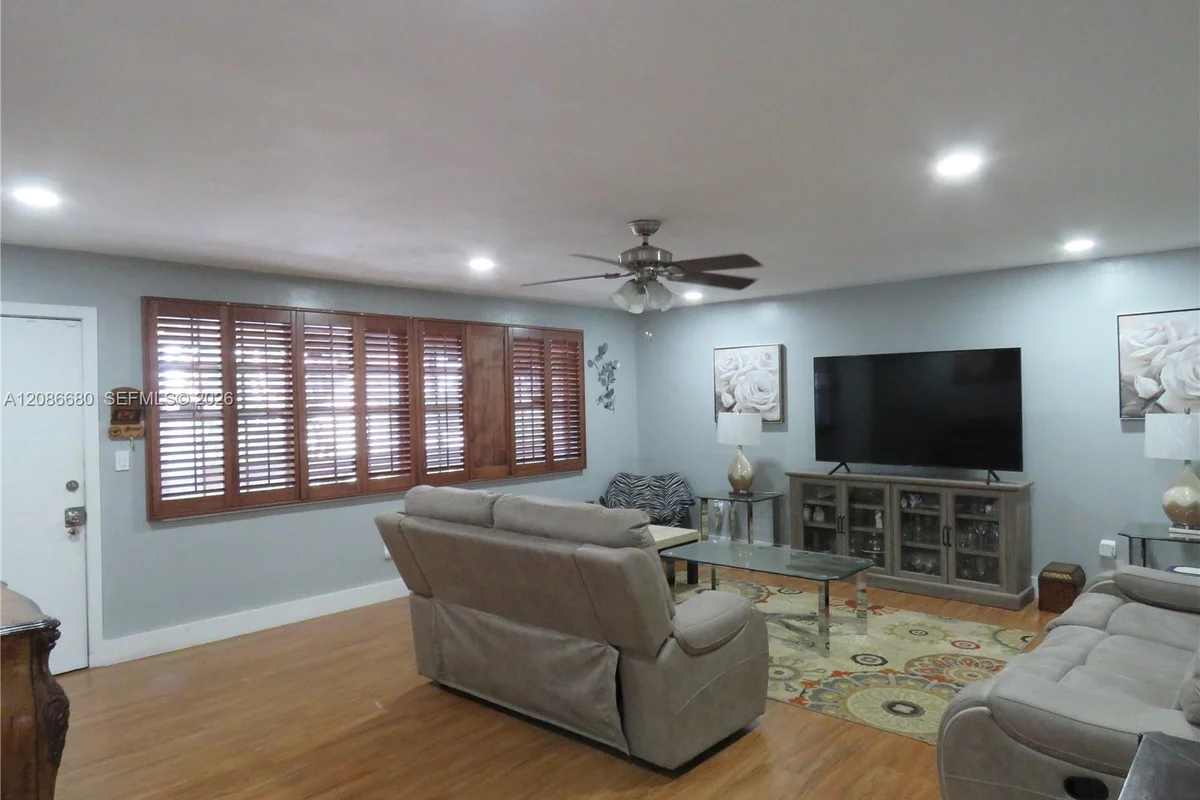 11840 NE 19th Dr #26, North Miami: photo 1 of 15