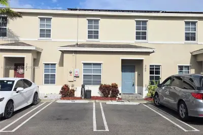 389 NE 5th Pl, Florida City: photo 1 of 16