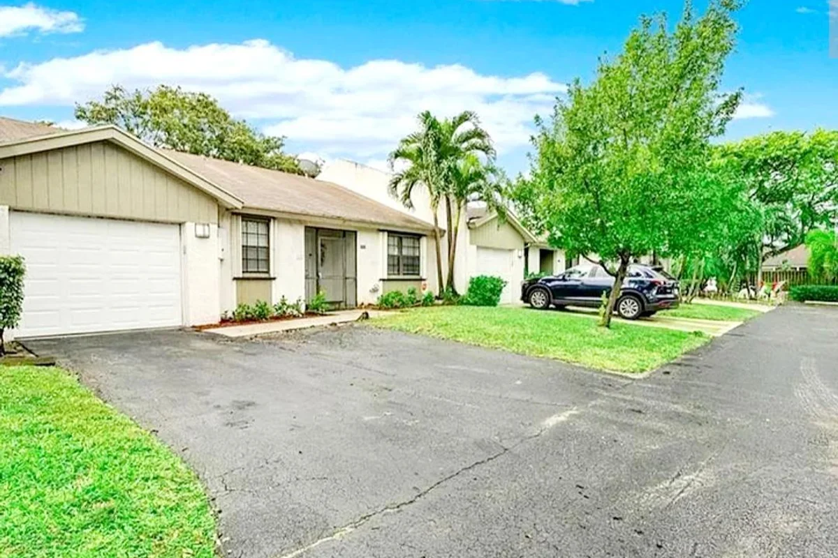 904 NW 50th Ct, Deerfield Beach: photo 1 of 21