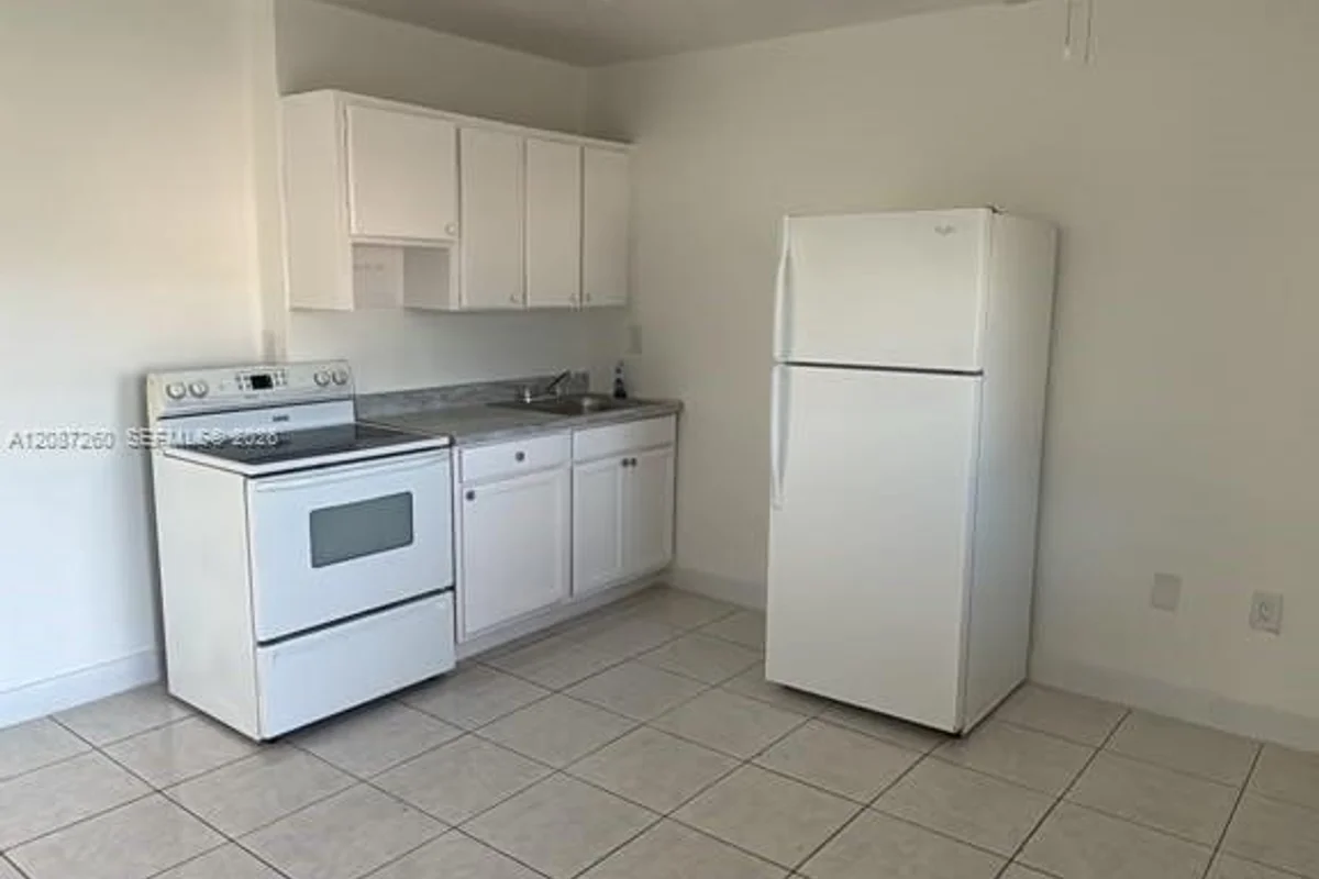 8450 NE Miami Ct #6, Miami: photo 1 of 6