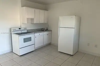 8450 NE Miami Ct #6, Miami: photo 1 of 6