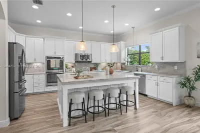 8142 Bradford Way, Parkland: photo 1 of 58