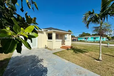 2403 Scott St #A, Hollywood: photo 1 of 36
