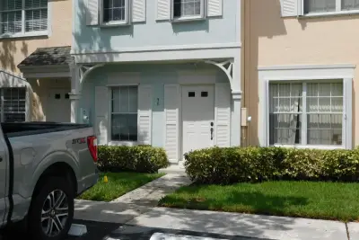 50 Simonton Cir, Weston: photo 1 of 37
