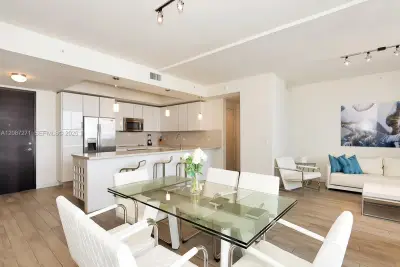 999 SW 1st Ave #2512, Miami: photo 1 of 35