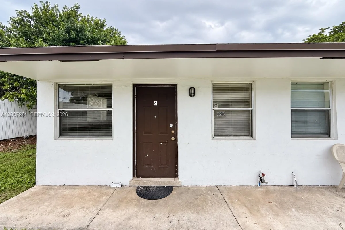 3639 SW 13th Ct #4, Fort Lauderdale: photo 1 of 11