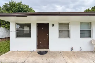 3639 SW 13th Ct #4, Fort Lauderdale: photo 1 of 11