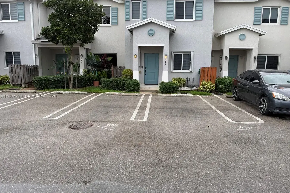 391 NW 12th Ave, Florida City: photo 1 of 36