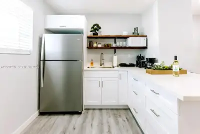 1647 NW 29th Ave #2, Miami: photo 1 of 5