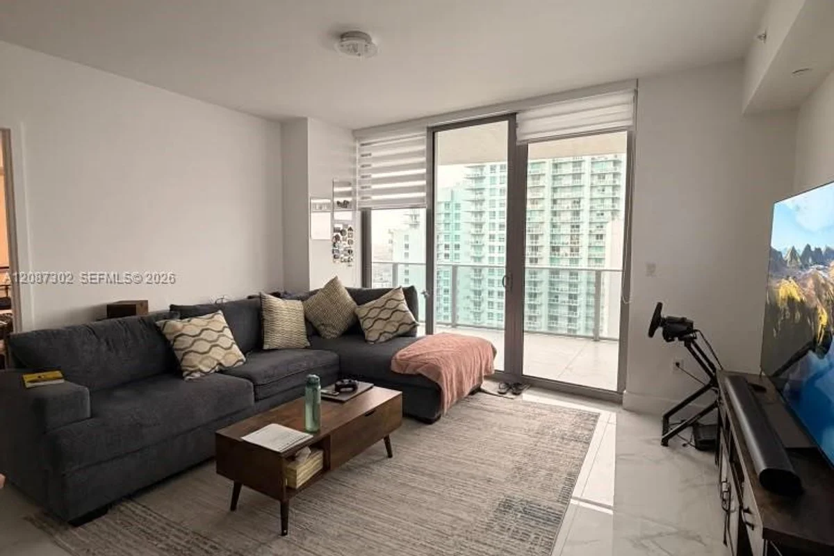 Condo in Miami: photo 1 of 20