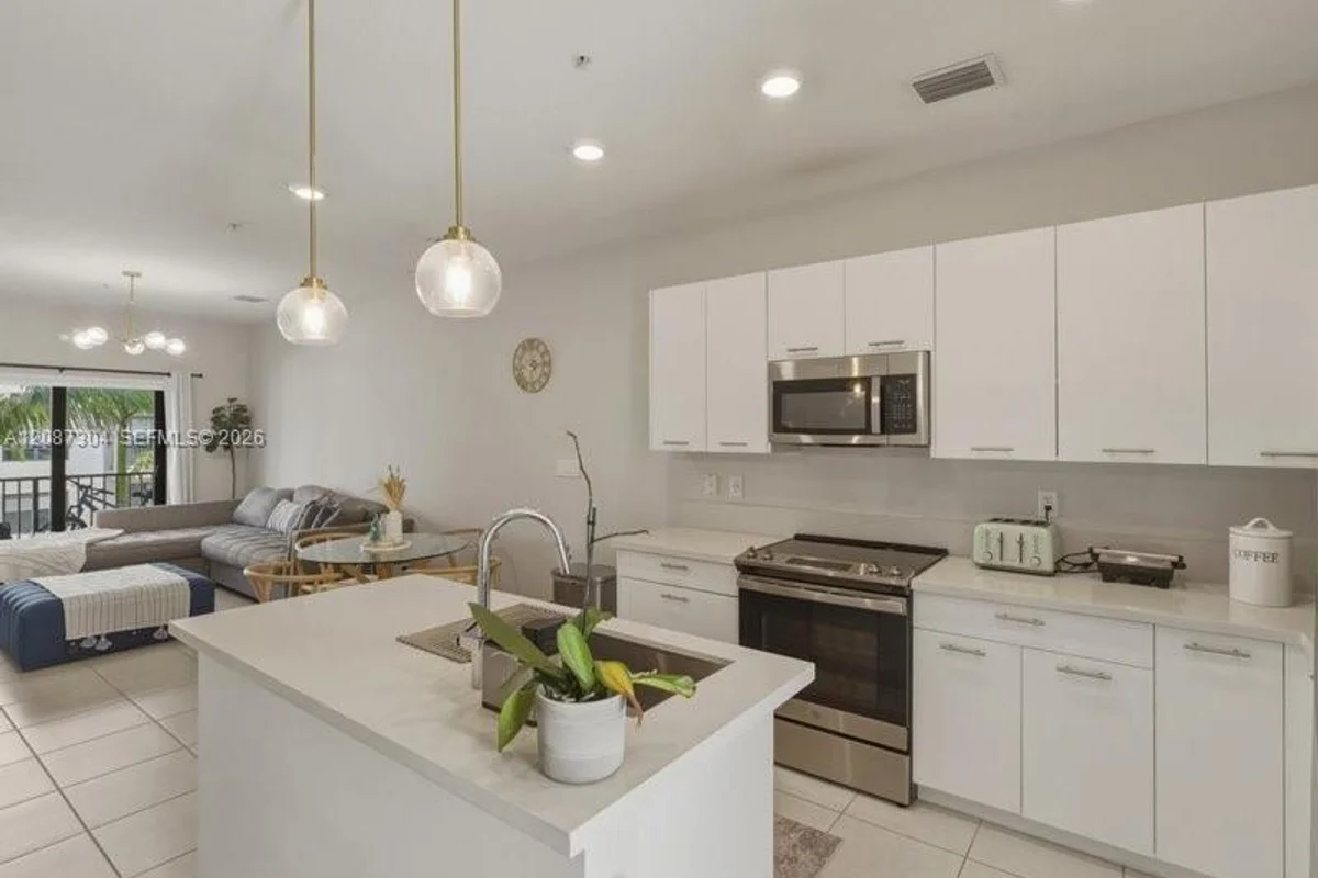 8201 NW 41st St #D-205, Doral: photo 1 of 41