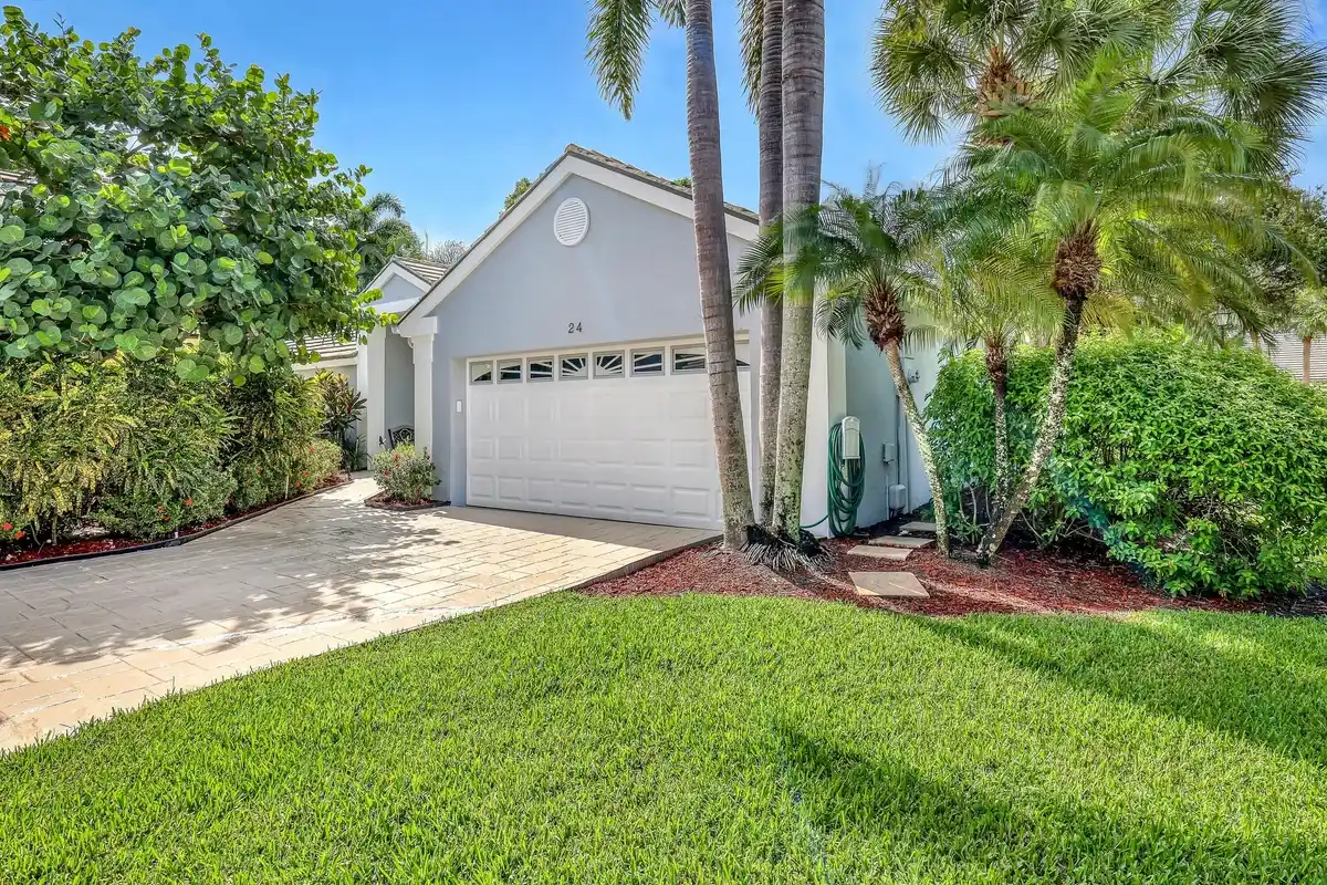24 Admirals Ct, Palm Beach Gardens: photo 1 of 42