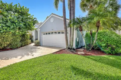 24 Admirals Ct, Palm Beach Gardens: photo 1 of 42