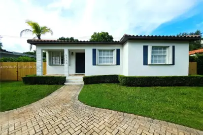 5751 SW 11th St, West Miami: photo 1 of 26