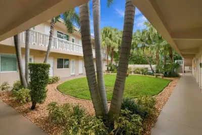 2110 NE 39th St #8B, Fort Lauderdale: photo 1 of 27