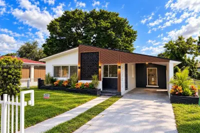 940 NW 67th St, Miami: photo 1 of 20