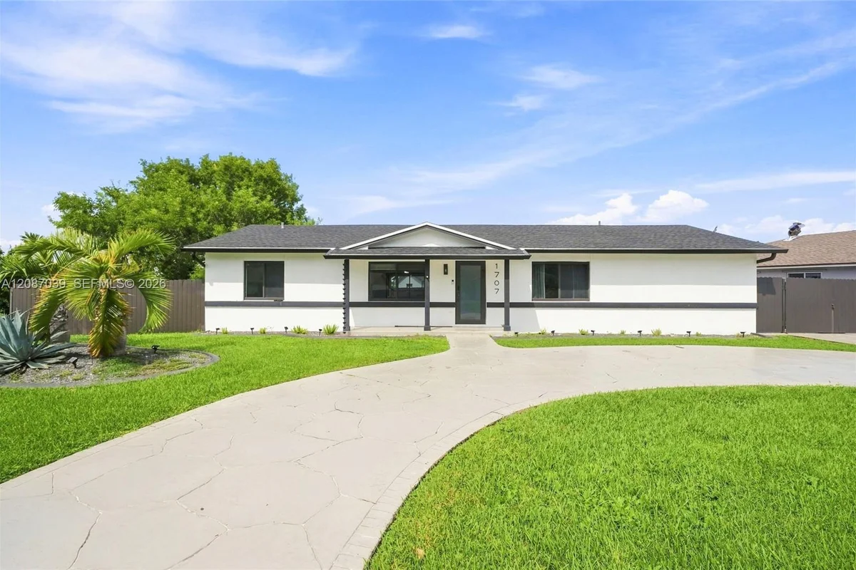 1707 S Curlew Ln, Homestead: photo 1 of 51