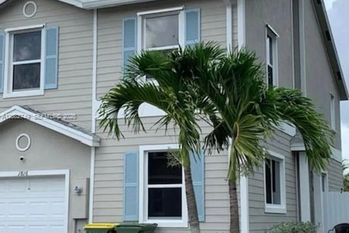 1816 SE 9th Ave, Homestead: photo 1 of 10