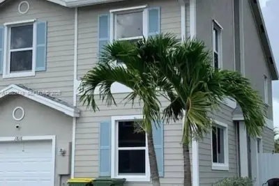 1816 SE 9th Ave, Homestead: photo 1 of 10