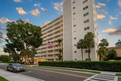 2555 NE 11th St #303, Fort Lauderdale: photo 1 of 10