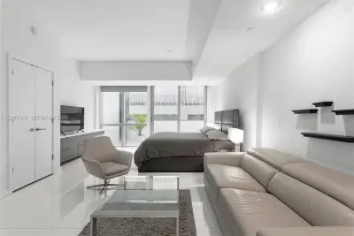 851 NE 1st Ave #300, Miami: photo 1 of 11