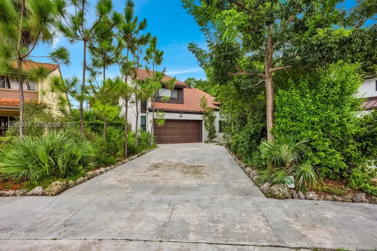 8808 SW 150th Place Cir, Miami: photo 1 of 57