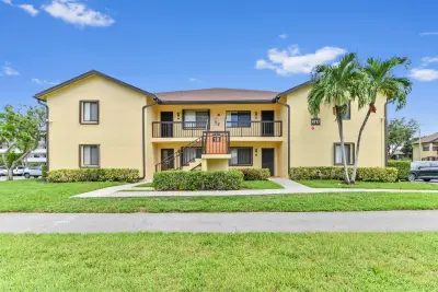 4717 Lucerne Lakes Blvd E #201, Lake Worth: photo 1 of 28