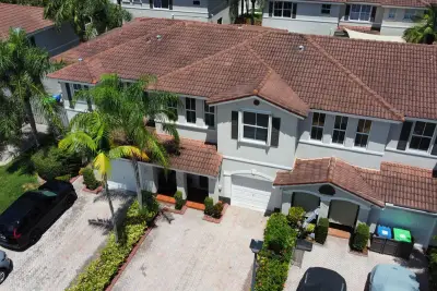 135 Riverwalk Cir, Sunrise: photo 1 of 31