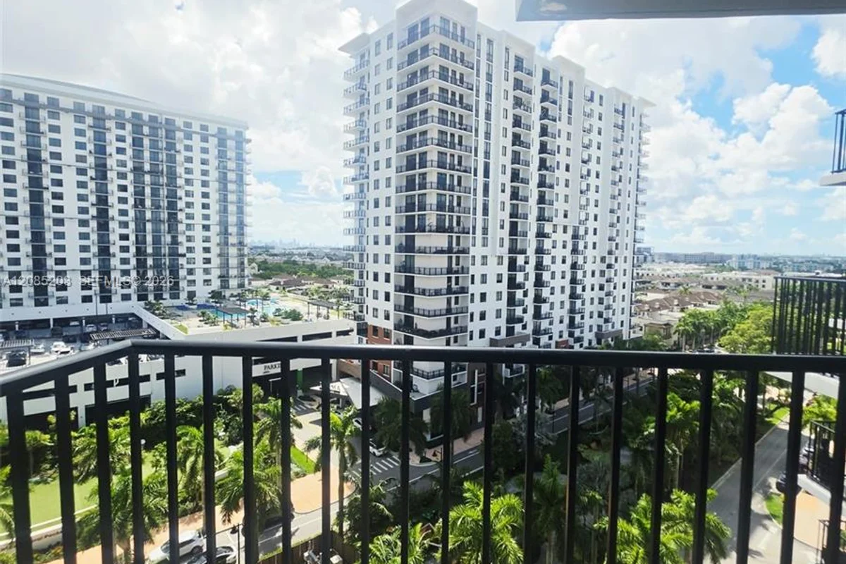 5252 NW 85th Ave #809, Doral: photo 1 of 26