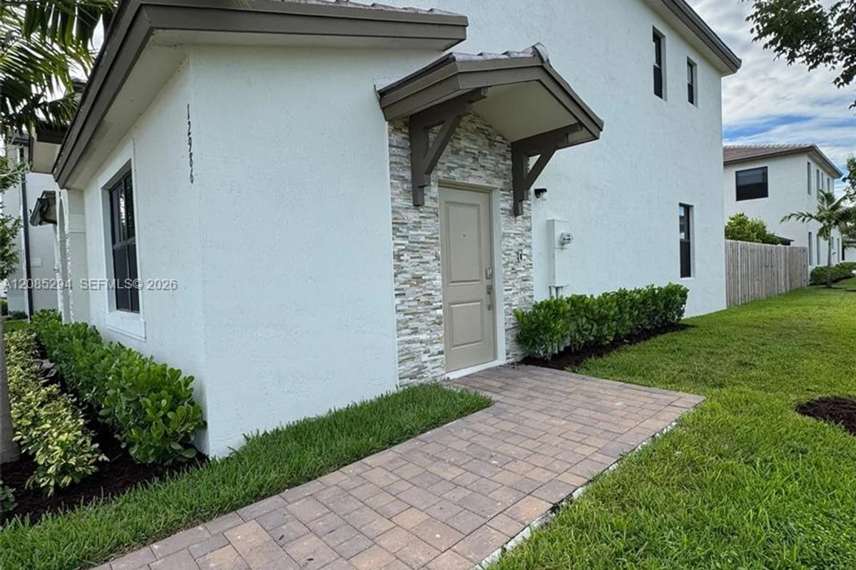 12986 SW 232nd Ter, Homestead: photo 1 of 7