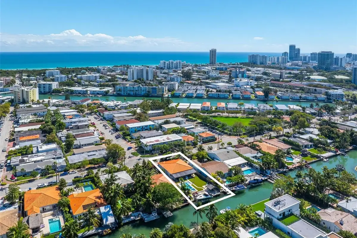 7940 Hawthorne Ave, Miami Beach: photo 1 of 32