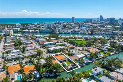 7940 Hawthorne Ave, Miami Beach: photo 1 of 32