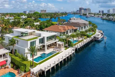 68 Isla Bahia Dr, Fort Lauderdale: photo 1 of 96