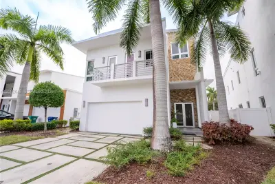 8340 NW 33 Ter, Doral: photo 1 of 50