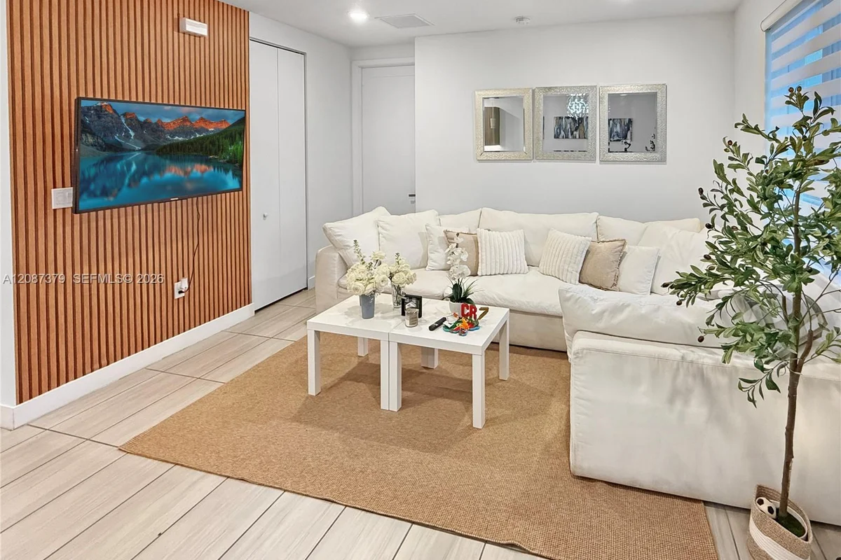 6416 NW 102nd Ct #304, Doral: photo 1 of 14