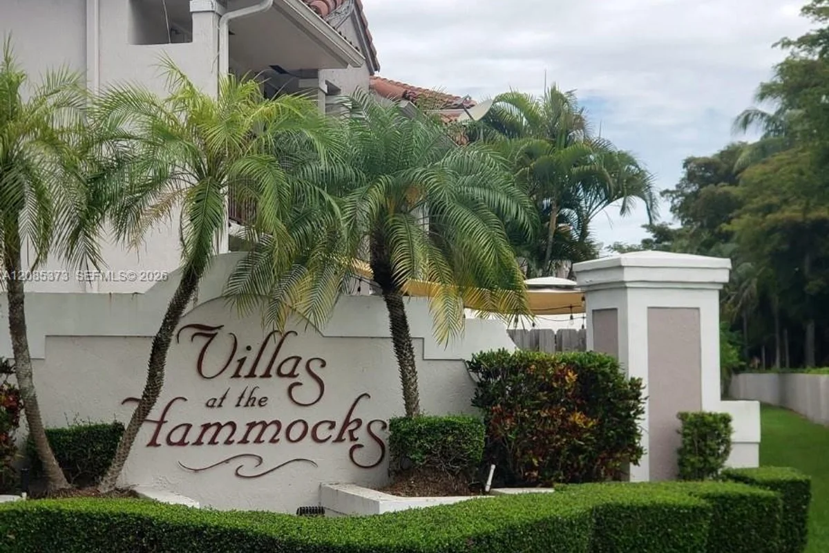 10130 SW 154th Cir Ct #104-9, Miami: photo 1 of 46