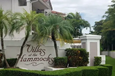 10130 SW 154th Cir Ct #104-9, Miami: photo 1 of 46