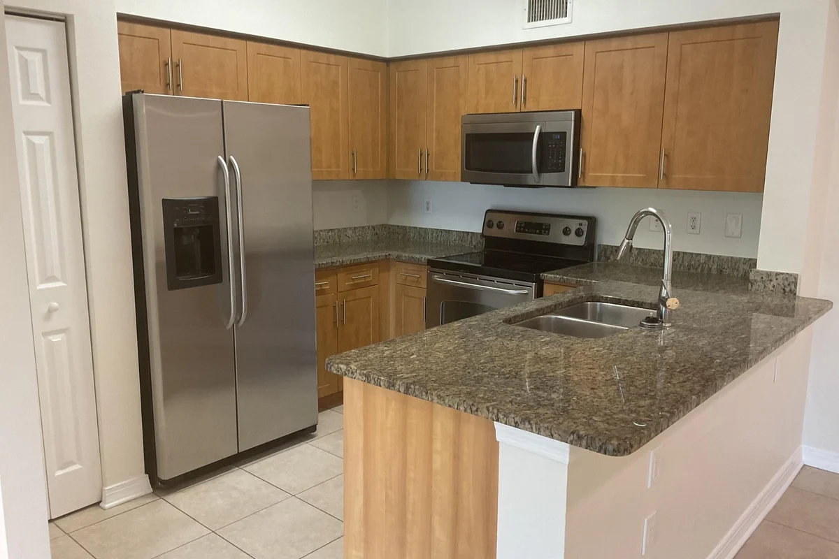 6505 Emerald Dunes Dr #204, West Palm Beach: photo 1 of 39