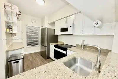 16 Key West Ct, Weston: photo 1 of 31