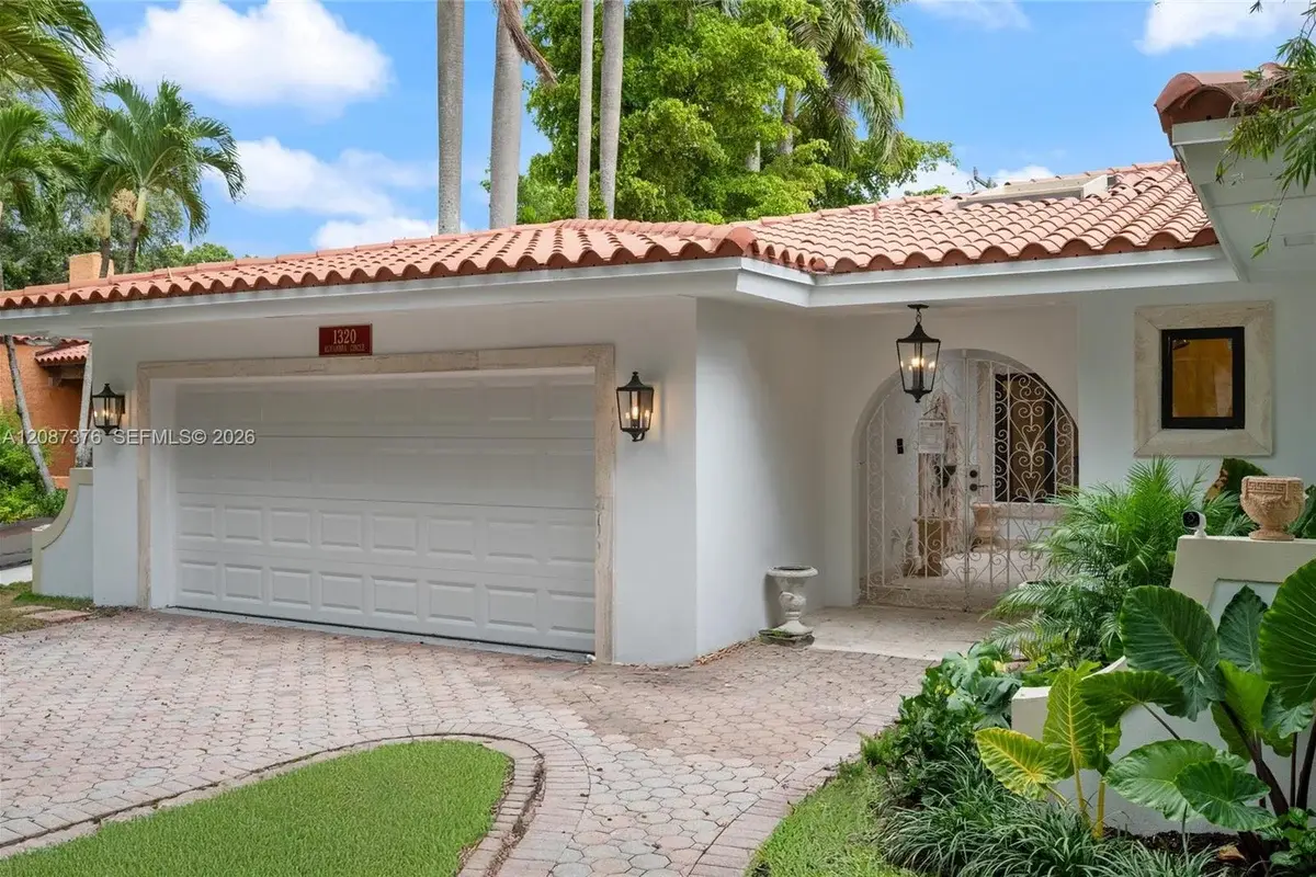 1320 Alhambra Cir, Coral Gables: photo 1 of 48