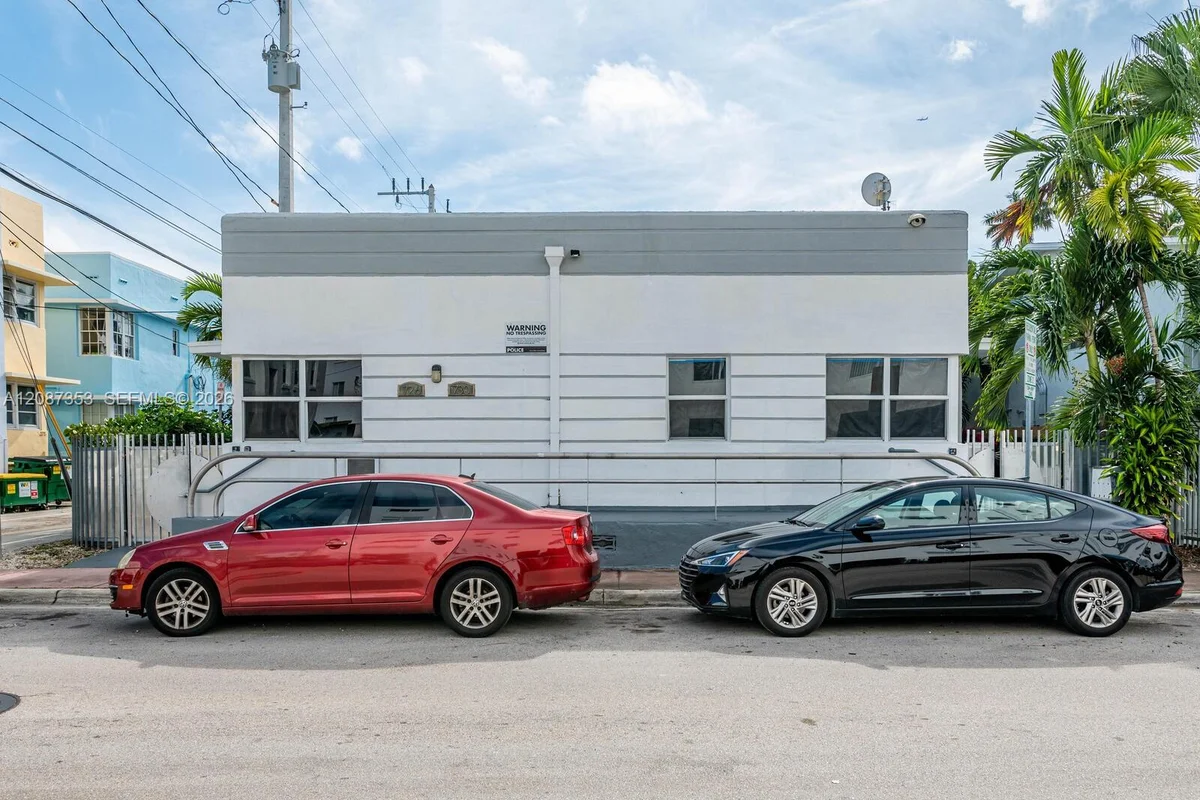 726 8th St, Miami Beach: photo 1 of 35