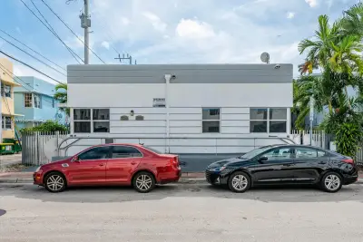 726 8th St, Miami Beach: photo 1 of 35