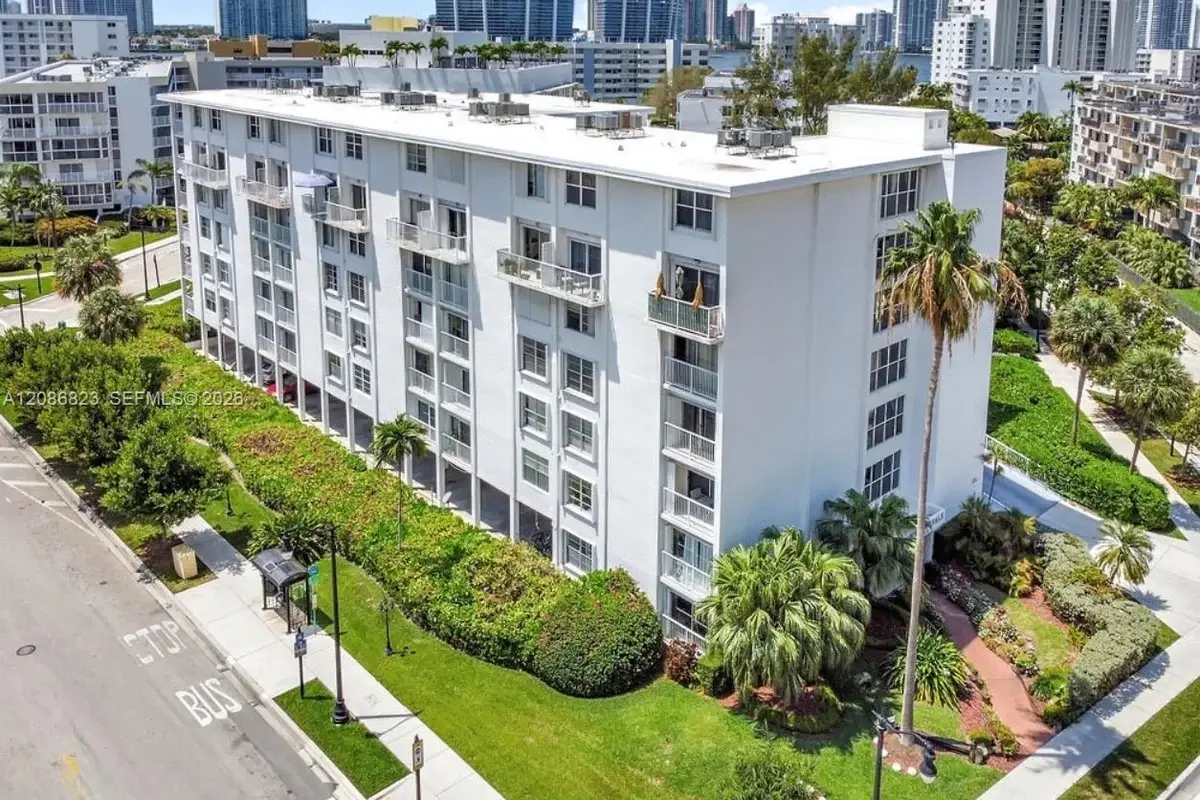 17800 Atlantic Blvd #204, Sunny Isles Beach: photo 1 of 21
