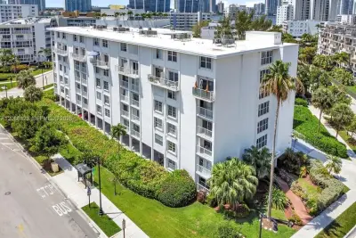 17800 Atlantic Blvd #204, Sunny Isles Beach: photo 1 of 21