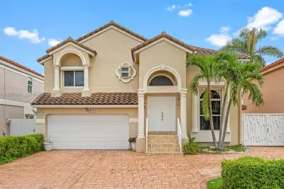 12415 NW 7th St, Miami: photo 1 of 38